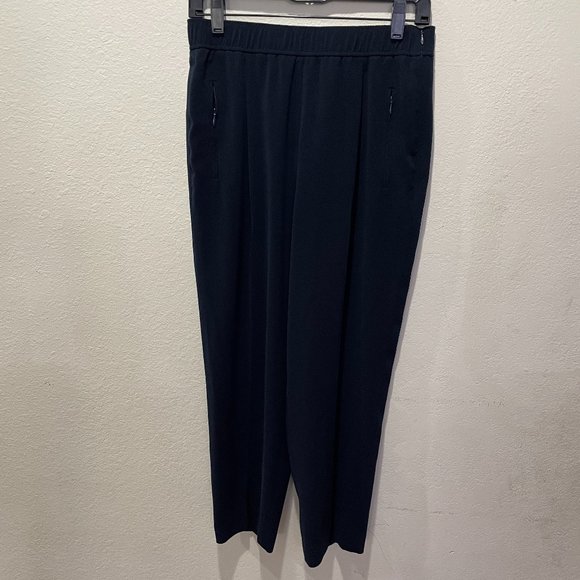 So good I had to share! Check out all the items I'm loving on <a href="/Poshmarkapp/">Poshmark</a> from <a href="/KatieJunesClst/">Katie Junes Closet</a> #poshmark #fashion #style #shopmycloset #corral #nike #akrispunto: posh.mk/jn2jmieepBb