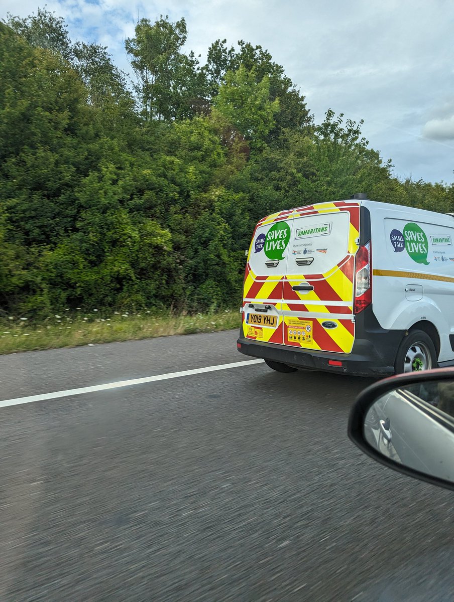 Jan_Gregg22's tweet photo. .@networkrail  On M4 eastbound. Interesting driving position of your driver! Makes me wish I'd taken the train https://t.co/6iyjiBe4mE