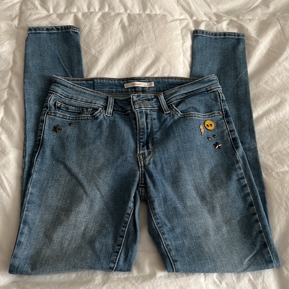 strawberryrn73's tweet photo. So good I had to share! Check out all the items I'm loving on @Poshmarkapp #poshmark #fashion #style #shopmycloset #levis: https://t.co/19nc5aIrY5 https://t.co/cfczXDgoIZ