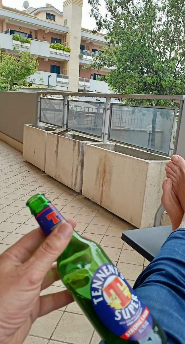 NRicominciare's tweet photo. I filtri che mettete alle foto sono inutili. Jjo dopo due #tennent's vi vedo tutte fighe a prescindere. https://t.co/oeYKCxXb9f