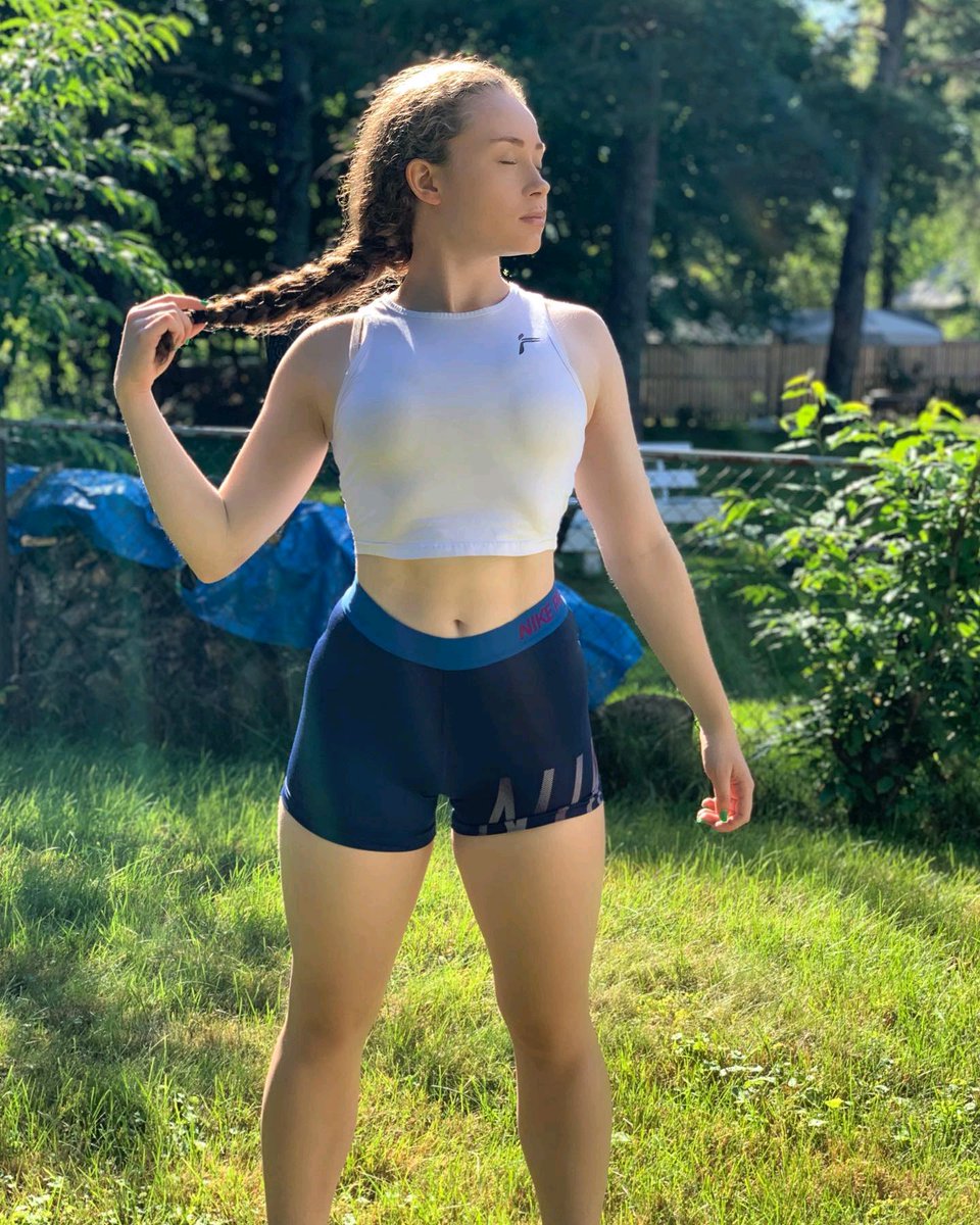 Bright_kate1's tweet photo. You can not compare yourself to someone that’s been working out for 3 years longer than you. YOU are your own inspiration 😊. This is so important to remember when trying to reach your goals, and is something I’m trying to improve on every single day. #letsgetit 💪💪 https://t.co/B9vwT09Ixs