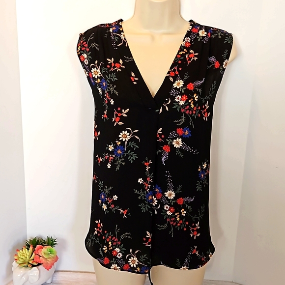 FunFindsForYou's tweet photo. So good I had to share! Check out all the items I'm loving on @Poshmarkapp from @RocioMe80697378 #poshmark #fashion #style #shopmycloset #vincecamuto #unbranded #onzie: https://t.co/8P5B8rZ8fz https://t.co/LiuNLM5O19