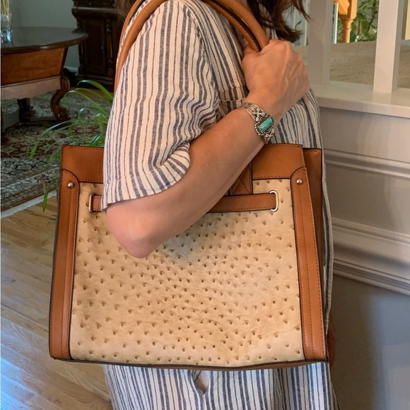FunFindsForYou's tweet photo. So good I had to share! Check out all the items I'm loving on @Poshmarkapp from @RocioMe80697378 #poshmark #fashion #style #shopmycloset #vincecamuto #unbranded #onzie: https://t.co/8P5B8rZ8fz https://t.co/LiuNLM5O19