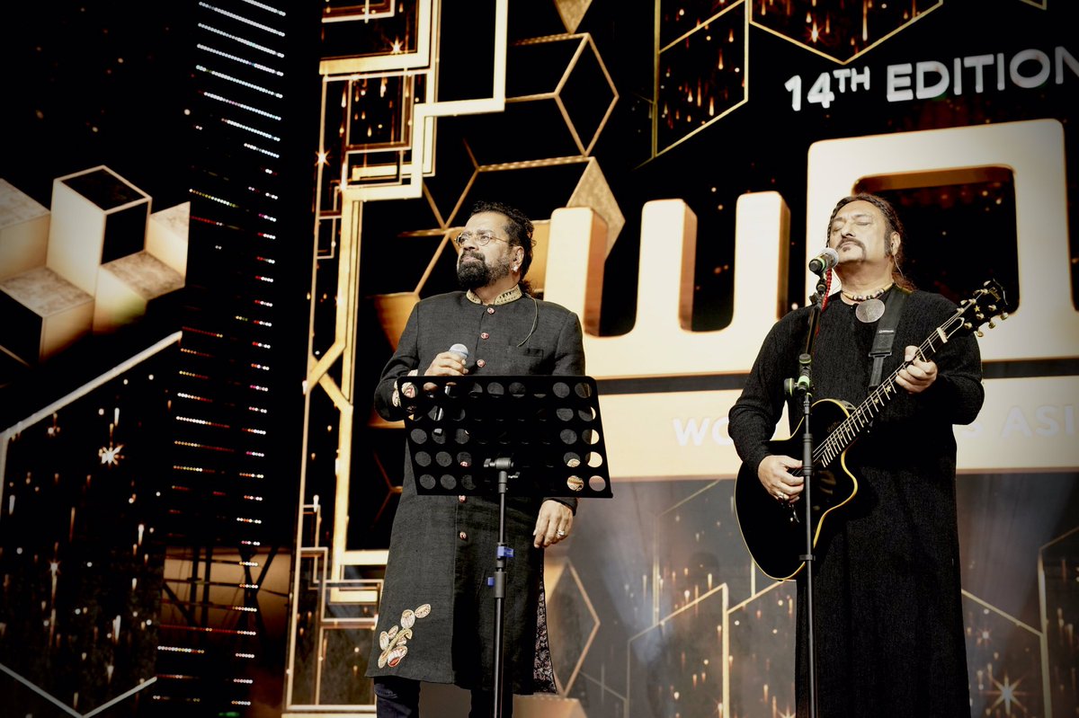 COLONIAL COUSINS
Receiving the Award at  @wowawards <a href="/JioWorldCC/">JioWorld Convention Centre</a> 

Wonderful to meet so many friends in the Events Fraternity 👍

Rock &amp; Roll 😎!! 
#colonialcousins