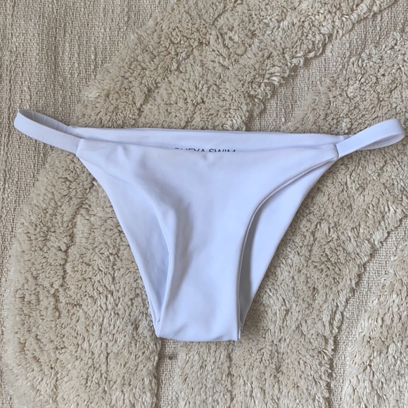 ash5280's tweet photo. So good I had to share! Check out all the items I'm loving on @Poshmarkapp #poshmark #fashion #style #shopmycloset #rheya #zara: https://t.co/4Zsn9s4yks https://t.co/oJTR47iAdC
