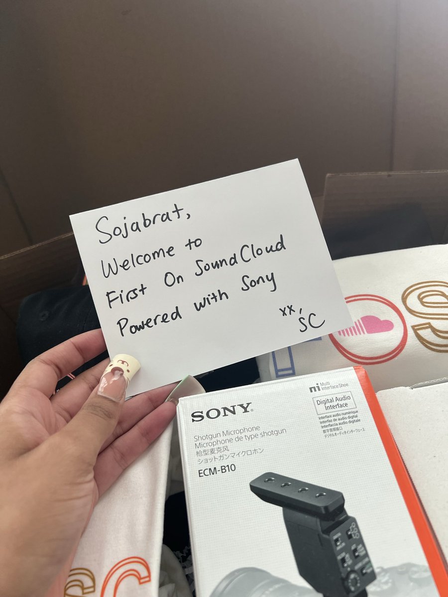 Sojabratt's tweet image. So thankful to be apart of this wonderful program 🖤🧡 &amp;gt;.&amp;lt; #FOSC