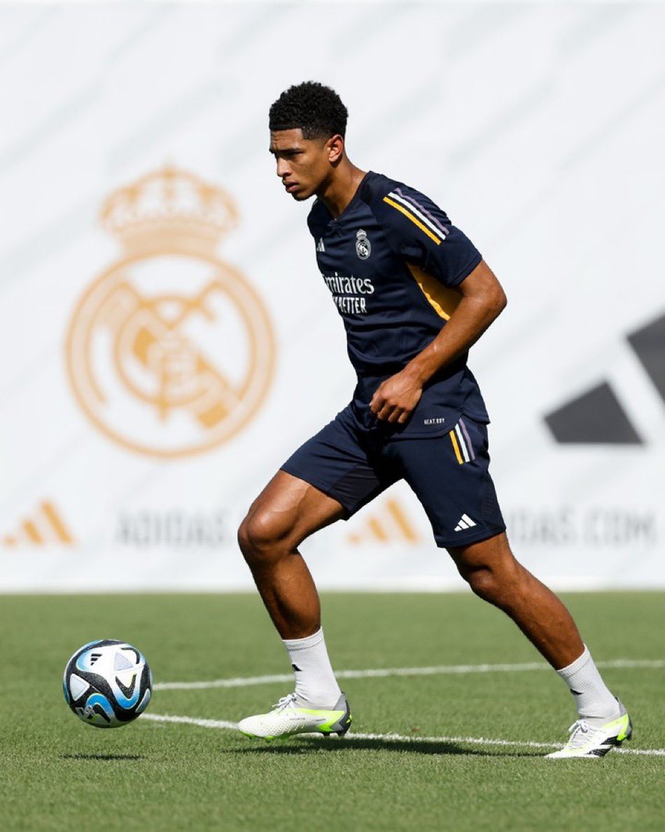 🚨ojoooooo🚨no, nada nada😁 o si…

os traigo un sorteo del conjunto de entreno del madrid

requisitos:

-dar rt
-seguir a <a href="/futboljersey7/">FutbolJersey77</a> 

suerte a todos, doy el ganador el domingo🍀