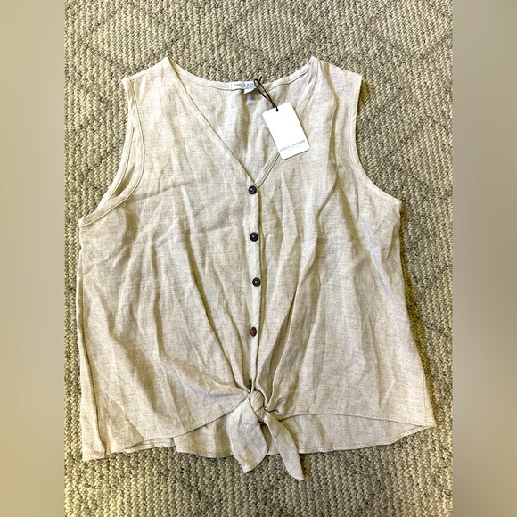 WendyH_Adams's tweet photo. So good I had to share! Check out all the items I'm loving on @Poshmarkapp #poshmark #fashion #style #shopmycloset #greenenvelope #louisvuitton #highlandcounty: https://t.co/iHLcN554iy https://t.co/HCicbA6wsY