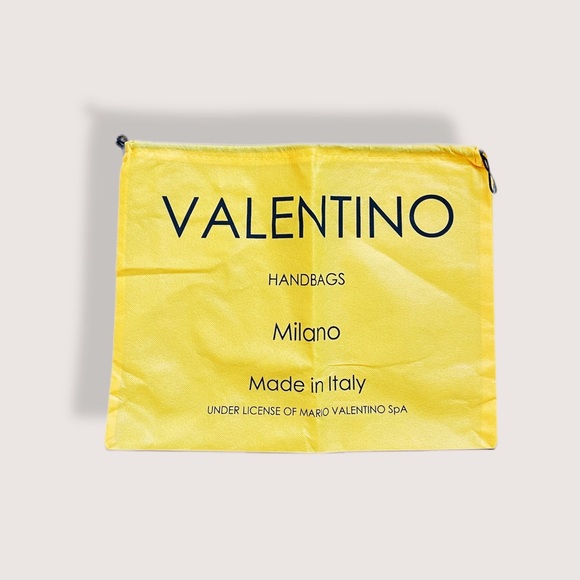 Gizshmax0902's tweet photo. So good I had to share! Check out all the items I'm loving on @Poshmarkapp from @SugarKatJewelry #poshmark #fashion #style #shopmycloset #valentino #bangkokbazaar #zara: https://t.co/XBw2IyMRhC https://t.co/br257xRN9e