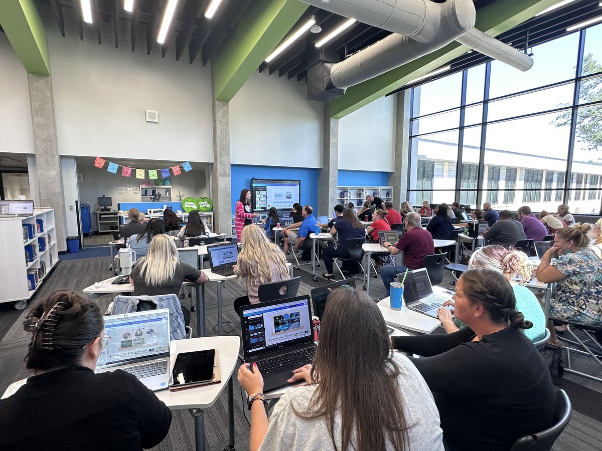 Kicking off #CampInnovate2023 with a quick @CanvaEdu tour! 🎉
Love sharing all the amazing ways our #CastleberryISD Ts & Ss can use this platform! 💖
#canvalove #design #create #UCanWithCanva @canva