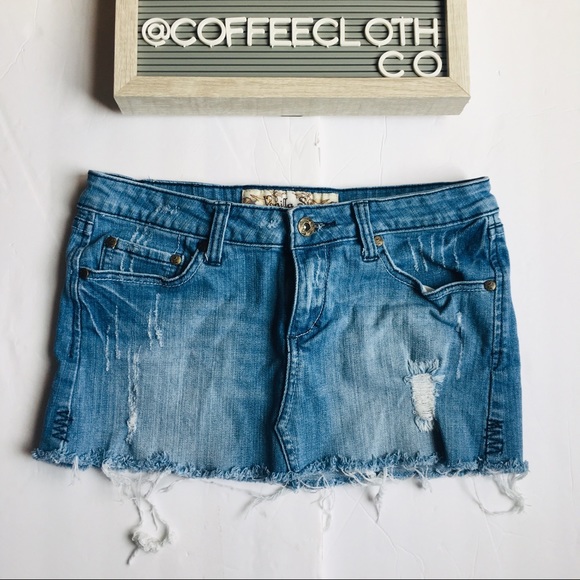 So good I had to share! Check out all the items I'm loving on <a href="/Poshmarkapp/">Poshmark</a> from <a href="/raelyn_2311/">coffeeclothco</a> #poshmark #fashion #style #shopmycloset #sealevel #vanillastar: posh.mk/MmBIJHUwxBb