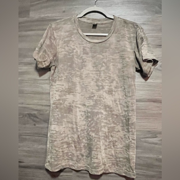TheallKatherine's tweet photo. So good I had to share! Check out all the items I'm loving on @Poshmarkapp from @CaitKingston10 #poshmark #fashion #style #shopmycloset #alternative #petmate #gildan: https://t.co/yrcSAHO5fO https://t.co/RggwFIRS6x