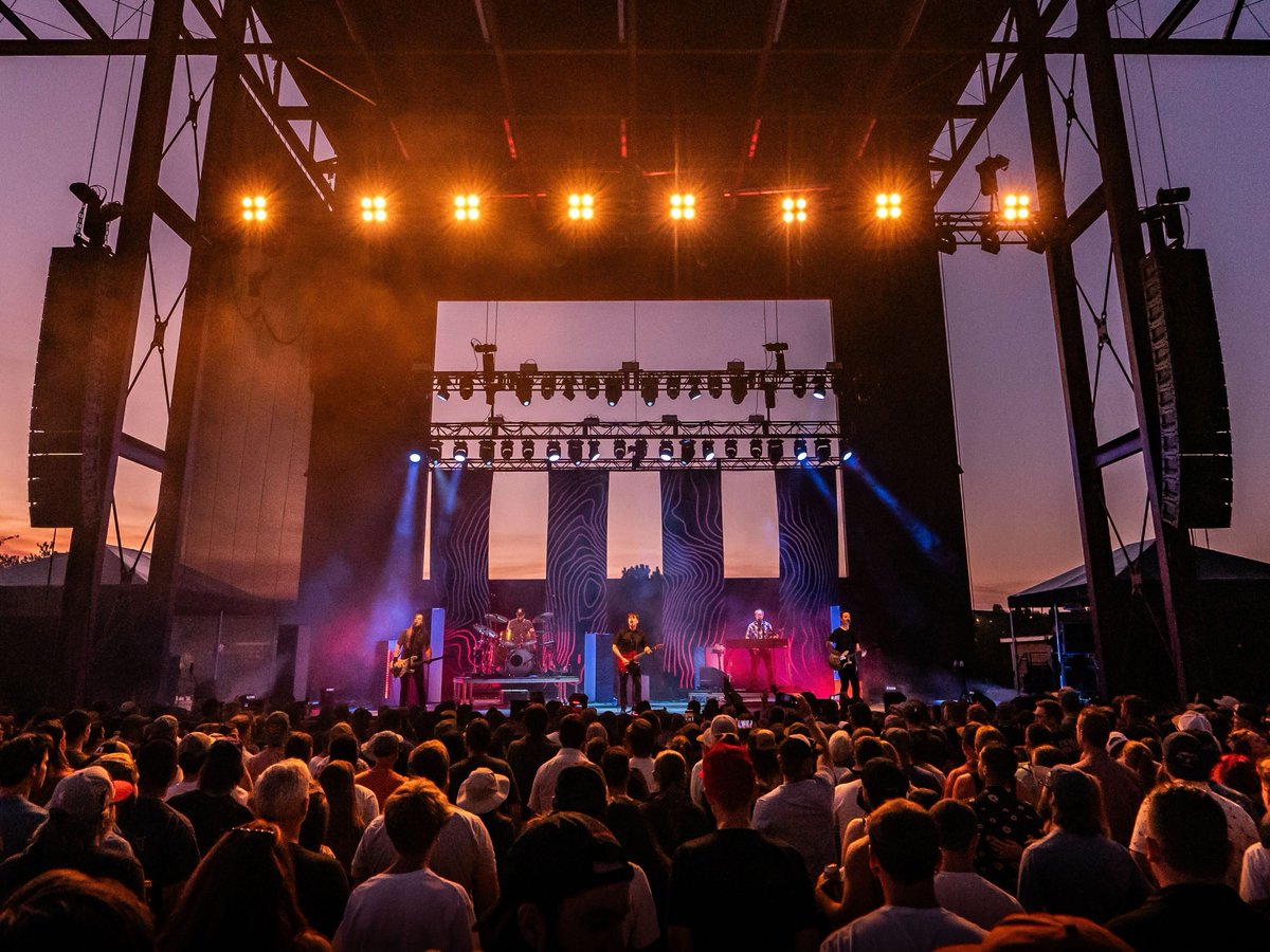 Good times in Bend! See you tonight San Francisco!

6:00p #DoorsOpen
7:00p @MiddleKidsMusic
8:00p @jimmyeatworld
9:40p @ManchesterOrch

JimmyEatWorld.lnk.to/SFCA

#AmplifiedEchoesTour
Photo by Ed Davis