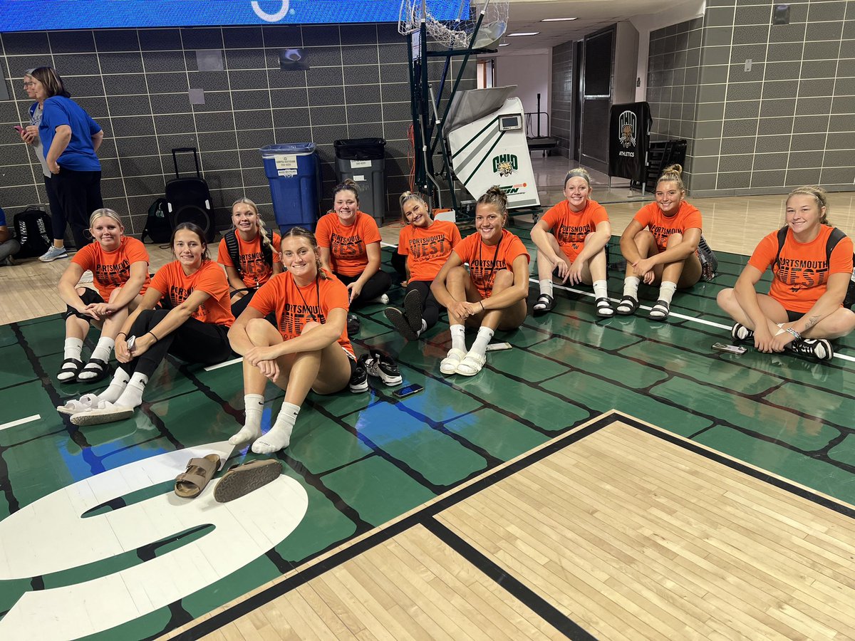 PWVolleyball's tweet photo. Thank you SO much to @OhioBobcatsVB for a great camp! 🏐💚 @emmasayre07 @EmilyMoore2323 @bradfordmaci1 @1515Kamryn @KateRollins42 https://t.co/eNGFFylWsJ