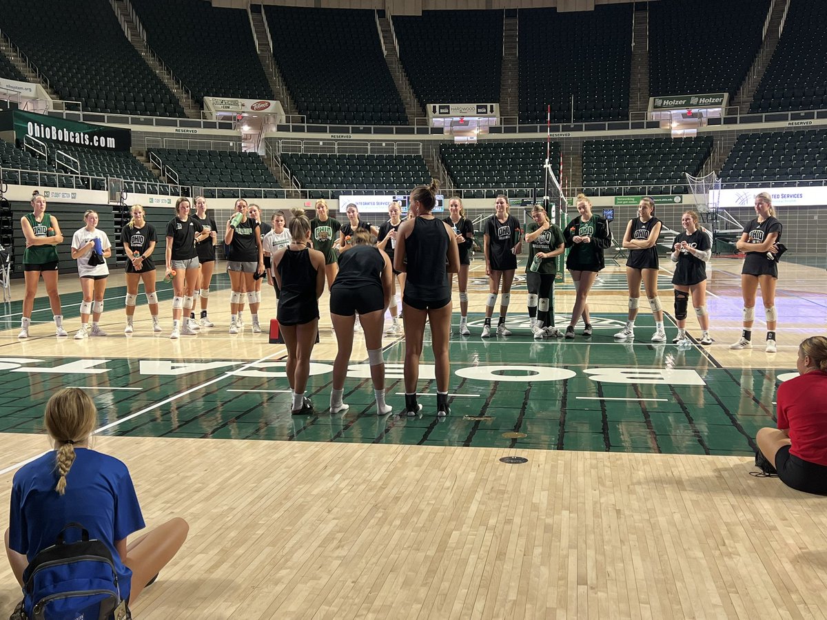 PWVolleyball's tweet photo. Thank you SO much to @OhioBobcatsVB for a great camp! 🏐💚 @emmasayre07 @EmilyMoore2323 @bradfordmaci1 @1515Kamryn @KateRollins42 https://t.co/eNGFFylWsJ