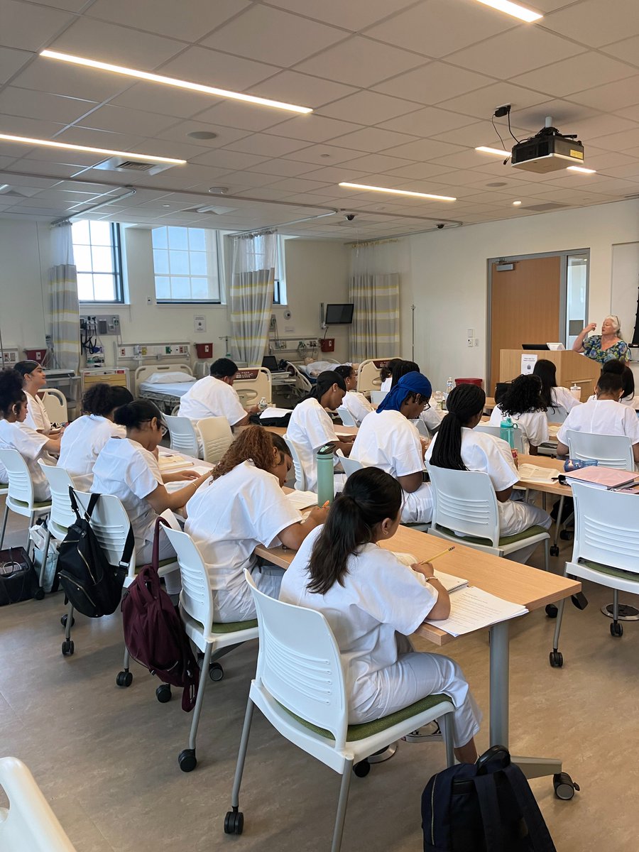 Students from Alvarez, Central and the OAUC program are pursuing their Certified Nursing Assistant (CNA) license this summer at the @RINursingEd! CCRI is delivering instruction and 18 students will complete the program with a 30 hour clinical placement in August. @CCRINews