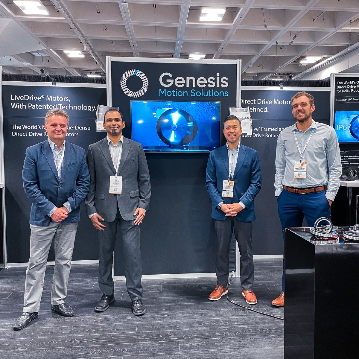 MotionGenesis's tweet photo. Thanks #SEMICONWest! We got to share how LDD motors have a superior motor constant, leading to less power dissipated and a lower temperature rise. Shingo Yanoshita, Direct of Sales at Genesis, explains this in depth: https://t.co/LUQPGVCZBs
#GenesisMotionSolutions @SEMIAmericas https://t.co/AhDR7l2Ho3
