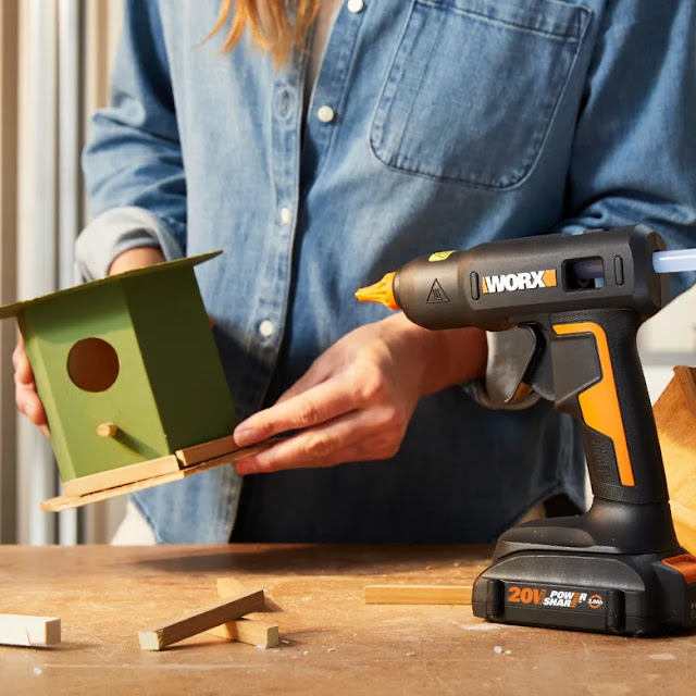 🧰 The WORX 20V Power Share Full-Size Hot Glue Gun Giveaway! Open to US & ends 8/1. #giveaway #crafting #homeimprovement #upcycling #woodworking #worxtools #diy @WORXTools 👉🏽 susiesreviews.com/2023/07/the-wo…