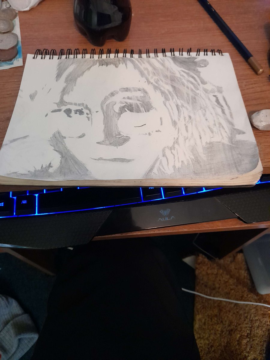 samwyse19's tweet photo. negative space practice 

#art #artist #issbrokie #rap #negativespace #shading #faces https://t.co/R0YpgdWzvd