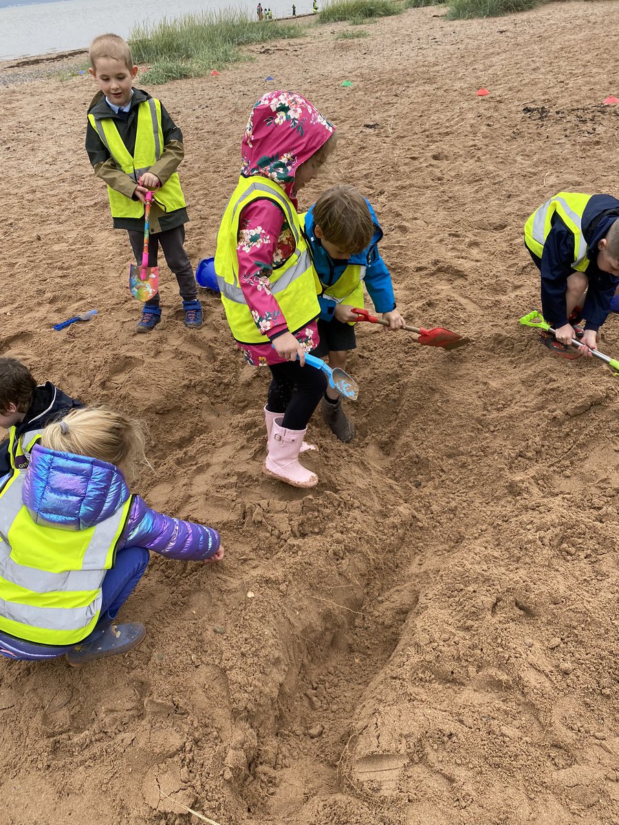 Miss Davies tweet media