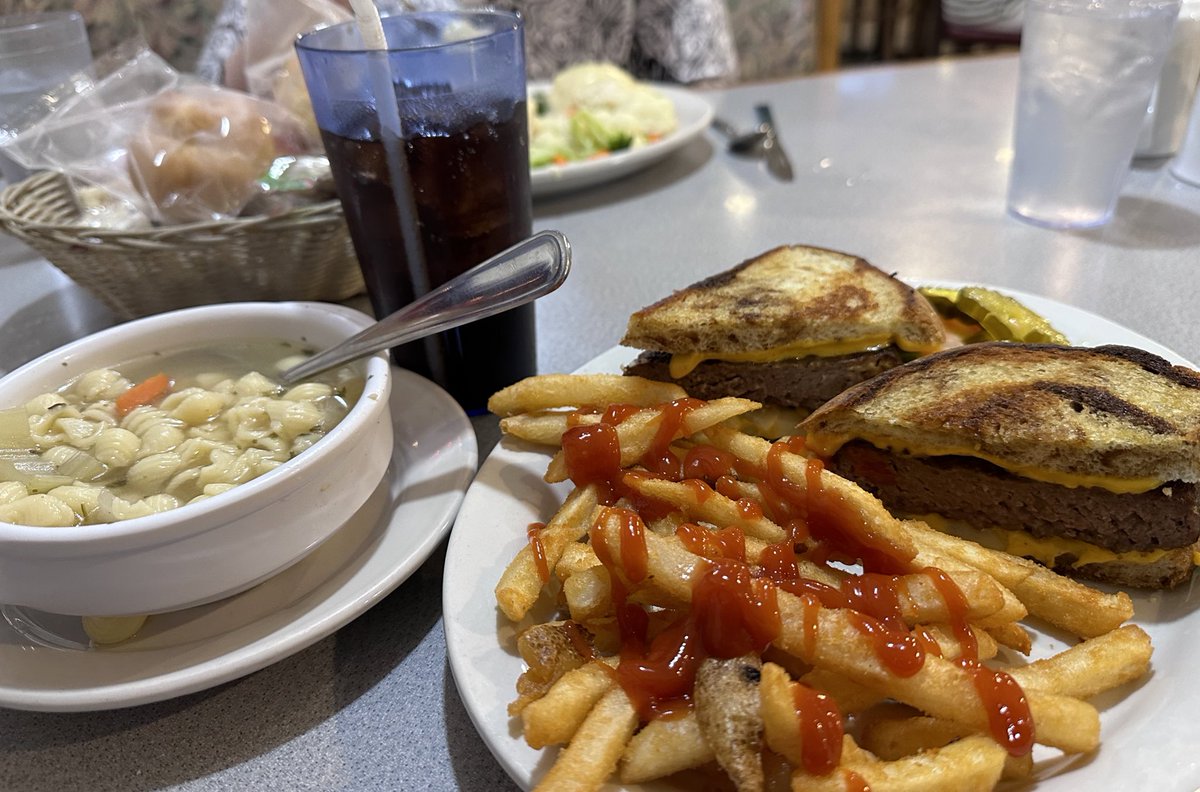 CheapSeats411's tweet photo. Patty Melt Deluxe w/fries and bowl of chicken soup. $9.25. Great deal. Tasty burger.
Mayberry Junction
390 N. Locust St.
Manteno, IL
#FitzMagicEats #LunchWithMom https://t.co/Rmu362djgL