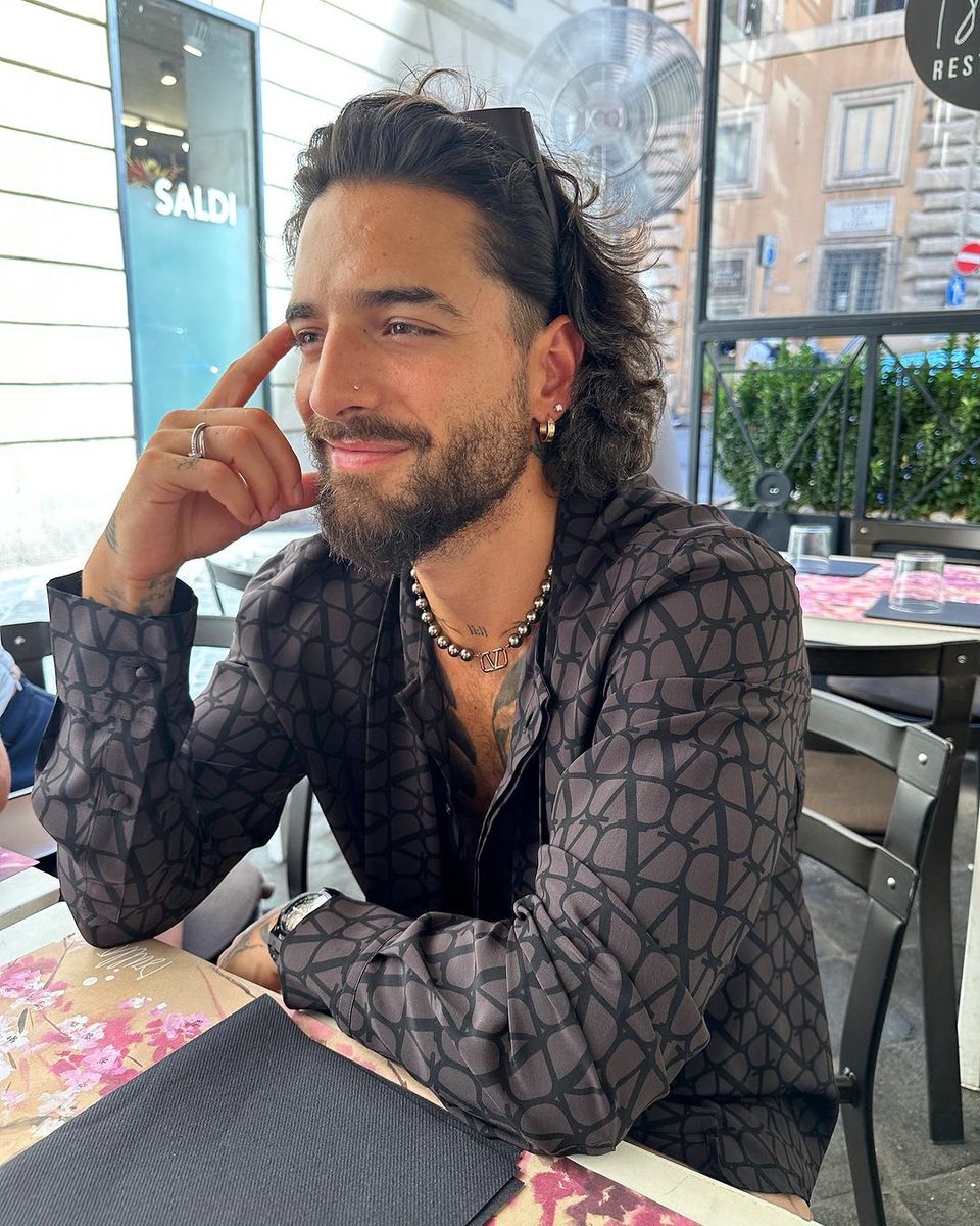 aury941's tweet image. Aaah Juan .  Roma ti fa benissimo 🤭❣🔝🎵🎶 #maluma #cocoloco