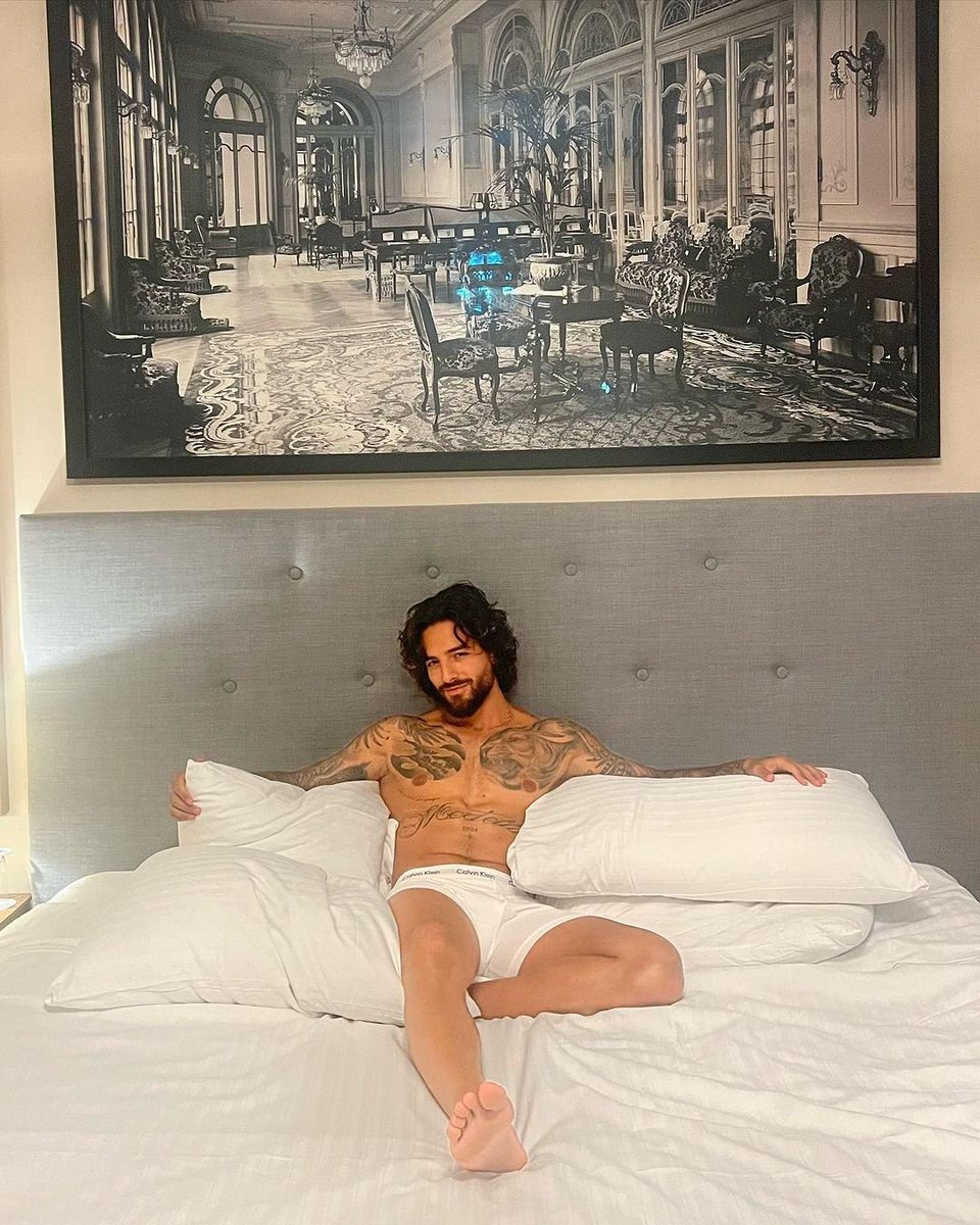 aury941's tweet image. Aaah Juan .  Roma ti fa benissimo 🤭❣🔝🎵🎶 #maluma #cocoloco