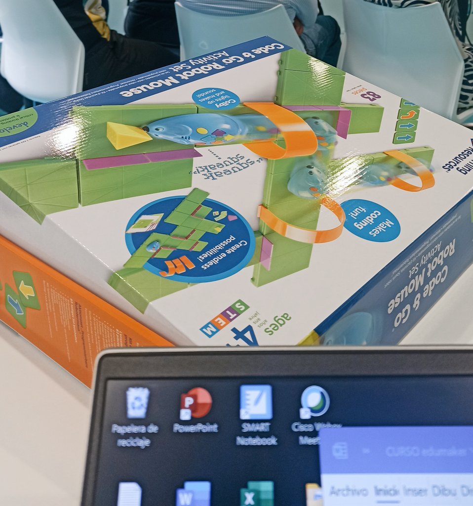 IdansUSC's tweet photo. Curso #EduMaker para profes de Educación @UniversidadeUSC
Aí o Manifesto Edumaker↙️
1. Crea
2. Colabora
3. Xoga
4. Aprende
5. Comparte
6. Coida e respecta
7. Transforma https://t.co/0ad4pXVgMW