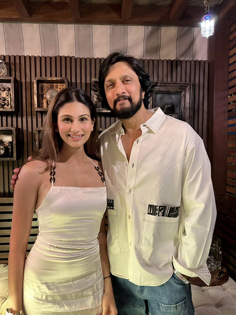 Incredible evening with the incredible man.🌷 Thankyou for the wonderful time sir @KicchaSudeep #KicchaSudeep