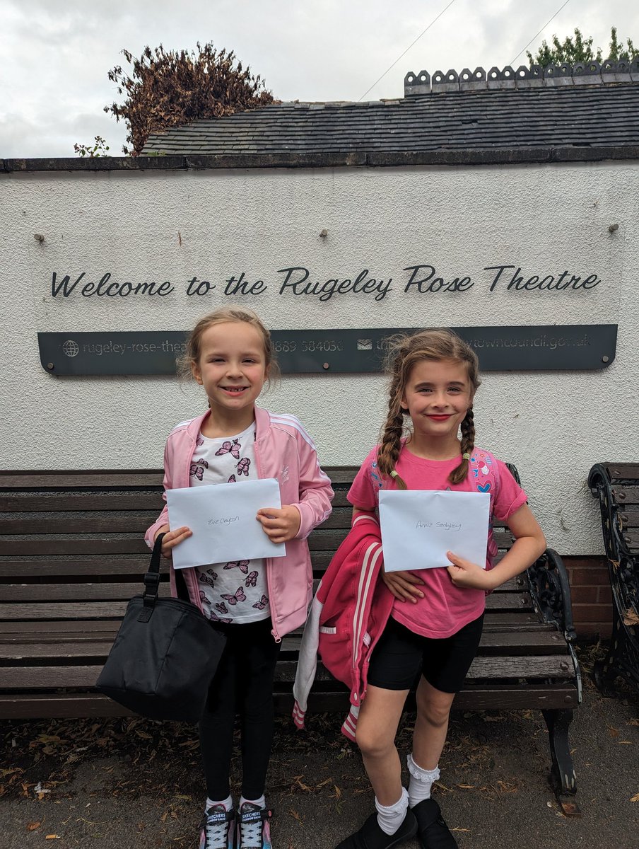 ljclayt's tweet photo. @Class2Highpri @Highfieldspri
EGC and AS enjoyed taking part in their first stage show at the weekend with their Theatrics Stage School. They did two performances at the Rugeley Rose Theatre and were amazing! Well done girls. https://t.co/ancbkjGGb3