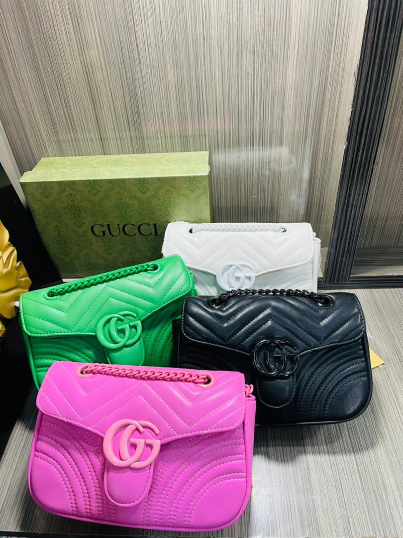 Gucci bag available in displayed colors and also comes with box🥰..
PRICE : 12,000🤗🛍#GUCCI #GucciSummerStories #BarbieMovie #Designers #tuesdayvibe #bags #womenfashion #luxurylife #luxuryfashion