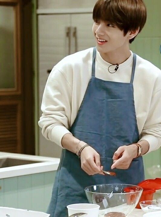 gingerloves_thv's tweet photo. Un #taekokau: 

Dónde J.J'k es un Omega en cinta que se ve obligado a huir de casa de sus padres por el rechazo de su situación; y el abandono del alfa que lo preñó. 

O donde K.T'h no puede evitar ayudar al Omega en cinta que llega a una de sus pastelerías y no paga su comida https://t.co/teNjpO8f2Y