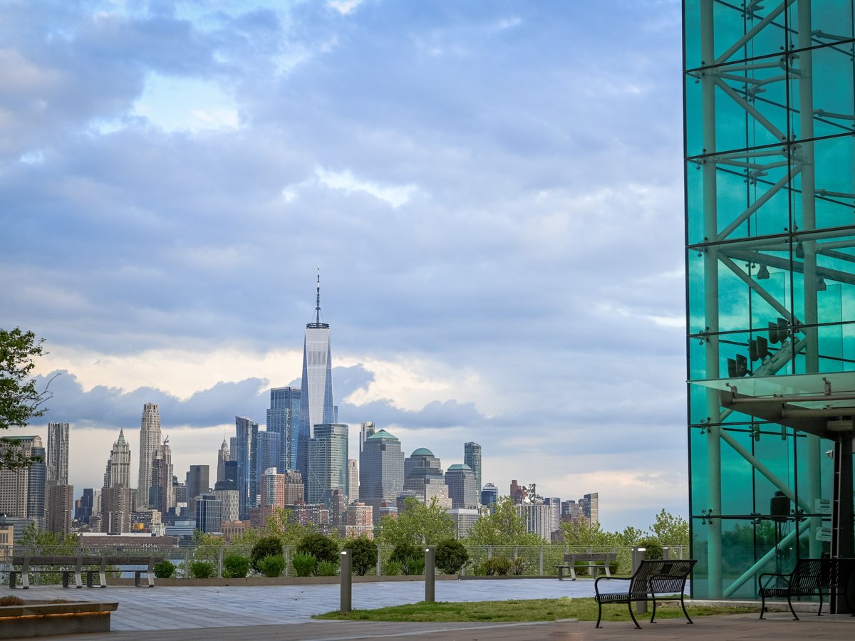 FollowStevens's tweet image. That skyline though... 👀🍎🏙️ 

#StevensInstituteOfTechnology #NYCSkyline #ManhattanSkyline #CitySkyline #StevensInstituteOfTechnology #Hoboken #Summer #College