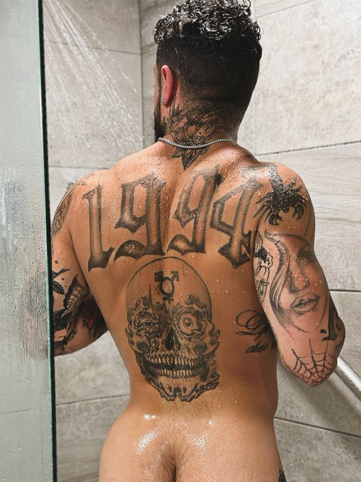 Scrub my back for me will ya? 😈 https://t.co/kOvfXVuPUx<a href="/tag/selfie"class="tags"><span>#selfie</span></a>