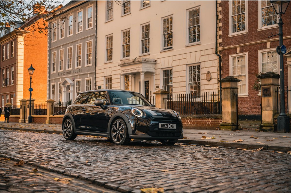 Make your MINI yours 🥰

With an abundance of colours, packages, and MINI models

You can make your MINI as unique as you are.

ow.ly/bptu50PebqA