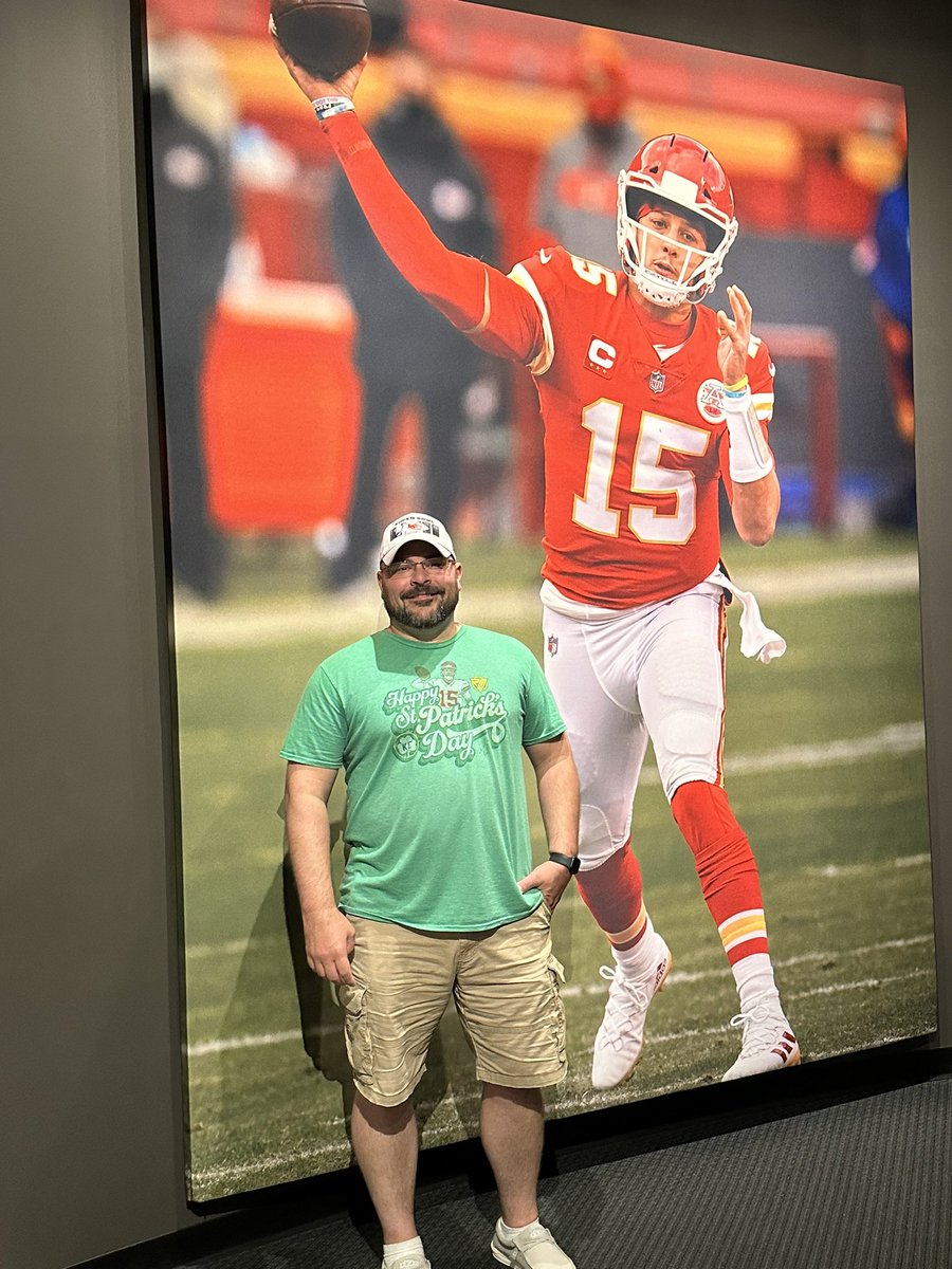 travis_82's tweet photo. Finally got to check this off the list! @ProFootballHOF @NFL @PatrickMahomes https://t.co/d8yryGGj1T