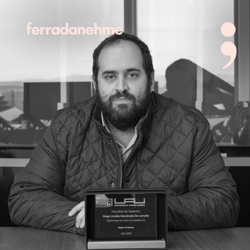 ferradanehme's tweet photo. Felicitamos a nuestro socio Diego Hernández, quien recibió ayer el reconocimiento como el Mejor Profesor del Diplomado en Libre Competencia de @derechoUAI, otorgado por los alumnos y alumnas de la generación 2022. https://t.co/XiLmlhXyG4
