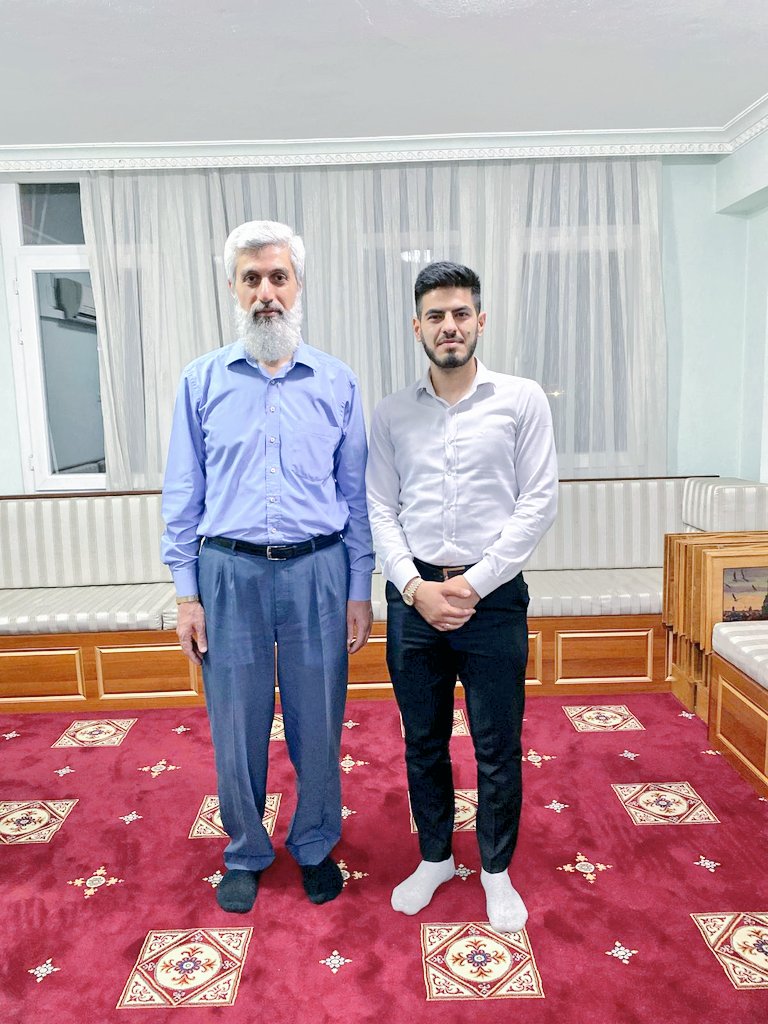 davan_d's tweet photo. Kendi Ayıbıyla Yüzleşemeyenler;
Elinde Fenerle Senin Gölgen de Kusur Arayacak Duruma Gelmişler.!

Davasına ve Hayatına Herkesin Şahit olduğu Hocamın Yanında, Fitneye Set Davaya ve Hizmete Kan olmaya Devam Edeceğiz inşeAllah.

@alparslankuytul https://t.co/VLMQUSR5xm