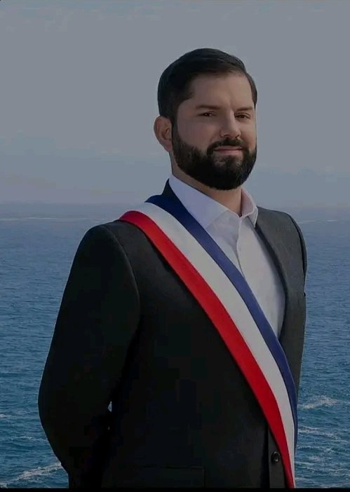 MarbeniaT's tweet photo. Por fin se quitó la careta el burguesito. Esté q se presentó como Izquierda, ha criticado a Cuba, Venezuela, Nicaragua. Ahora elogia sus relaciones con el gobierno de la criminal Dina Boluarte y cataloga sus relaciones de alto nivel. Ya sabía q era un traidor, lamebotas imperial. https://t.co/HoYgTo2fDU