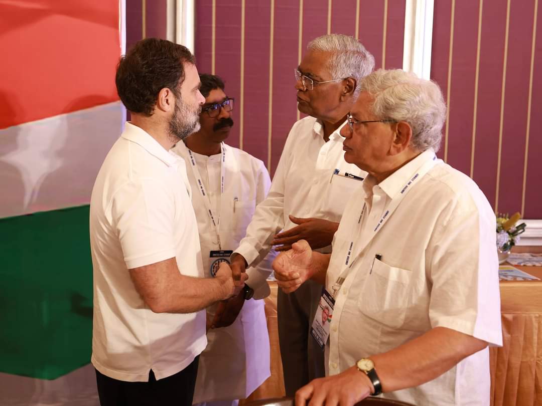 INDIA... এই লড়াই বিজেপি-আরএসএস এর বিরুদ্ধে।

আসলে বাম-কংগ্ৰেস জোট।
তৃণমূলের বিরুদ্ধে ভোট, বিজেপির বিরুদ্ধে জোট।

কারণ:
স্বাধীনতার আন্দোলন বানচাল করতে ব্রিটিশরা দু-একটা খোচর হিসেবে আরএসএস ঢোকাত। তাই বিরোধী জোটে আরএসএস এর পাঠানো দু-একটা খোচর না ঢুকলে আশ্চর্য হতাম।