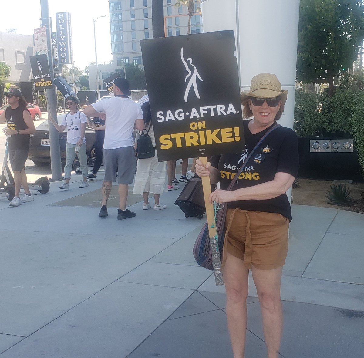 foley_marian's tweet photo. Another day on the picket line at #SunsetGowerStudios in Hollywood. #SAGAFTRA #unionstrong. https://t.co/6LoBxfRgdi
