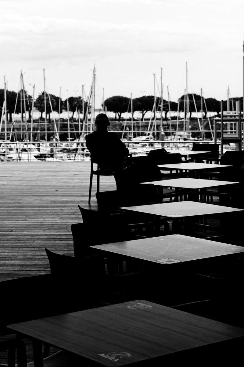 ¿Recuerdas cuando la invisibilidad era un súper poder? Lo que son las cosas, ahora es una maldición. #aforismos