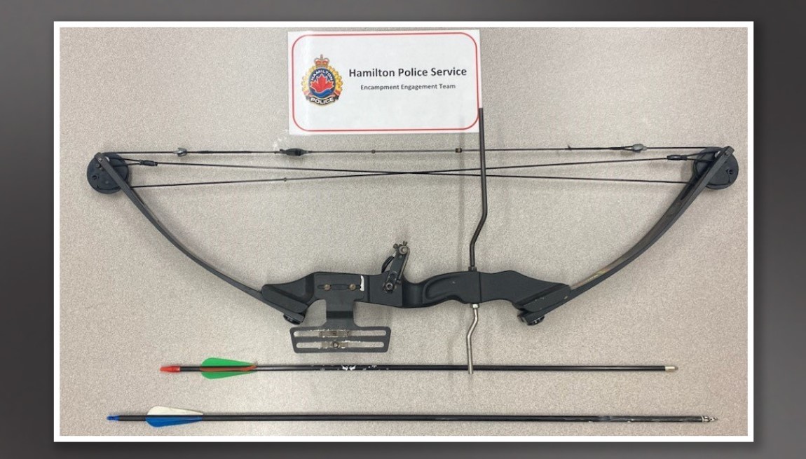 Drugs and Weapons Seized at Woodlands Park, scene of weekend stabbing bayobserver.ca/drugs-and-weap… #Hamont #BurlON #HamiltonPolice #Drugs #Weapons #WoodlandPark