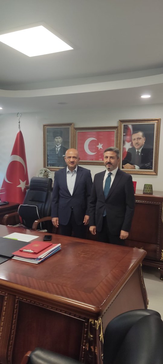 AhmetAYDIN_02's tweet photo. Daha önce Bilim, Sanayi Ve Teknoloji Bakanlığı, Milli Savunma Bakanlığı ve Başbakan Yardımcılığı görevlerinde de bulunan,
Kocaeli milletvekilimiz Sn. @fikriisik beyi @csgbakanligi ‘nda misafir ettik.

Sayın bakanımıza nazik ziyaretleri için teşekkür ederim. https://t.co/iZ5pr59VZm