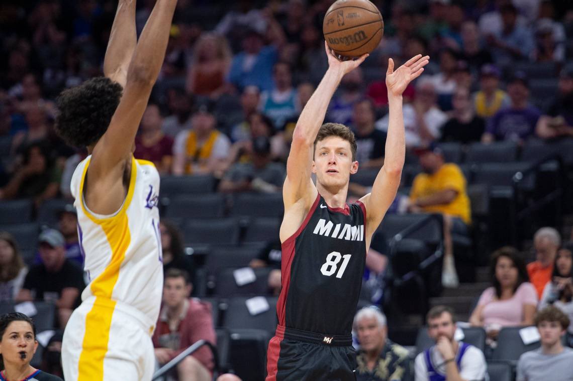 ViceCityAlerts's tweet photo. The Heat plans to sign Drew Peterson to an Exhibit 10 deal and an agreement is already in place (@Anthony_Chiang).

Read more at: https://t.co/OYZoomO6wA https://t.co/uStSQkggBV