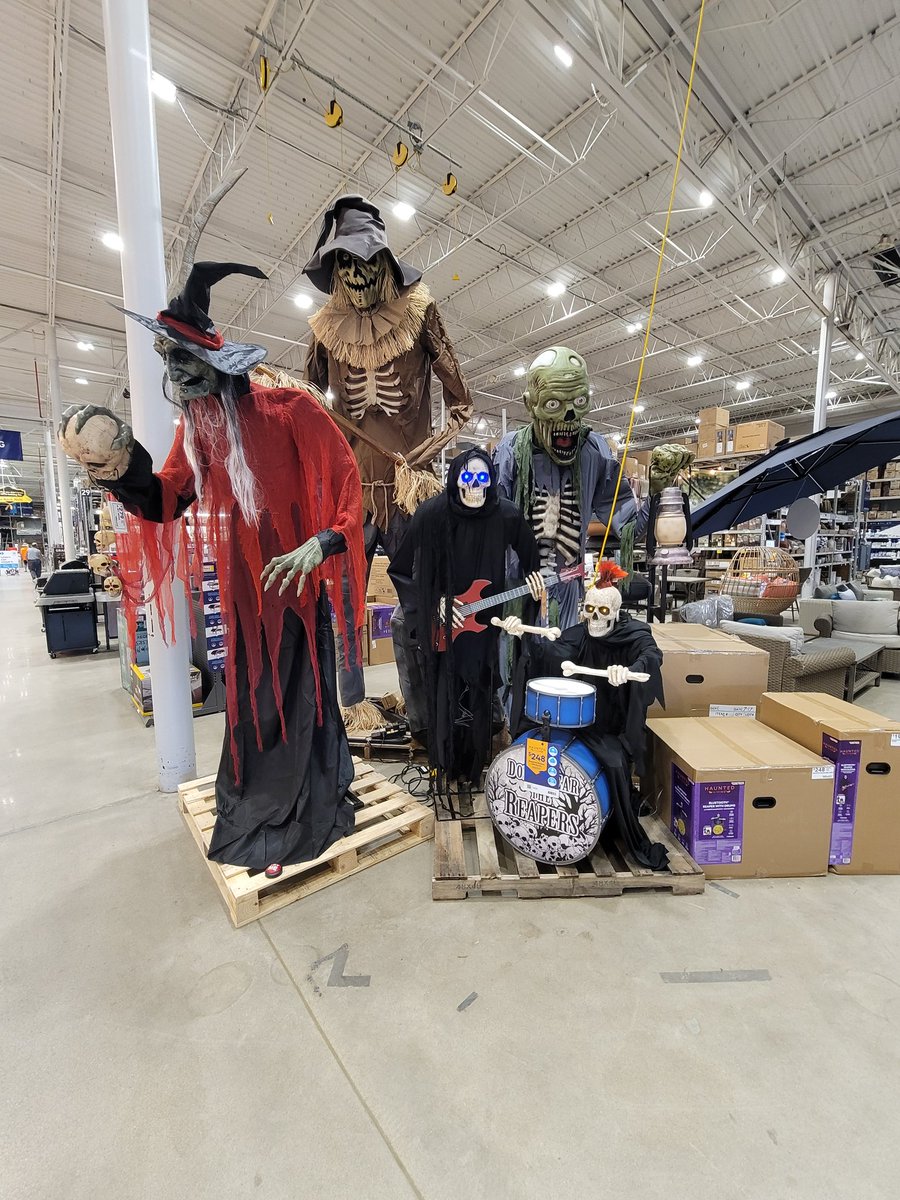 Hello there <a href="/Lowes/">Lowe's</a>