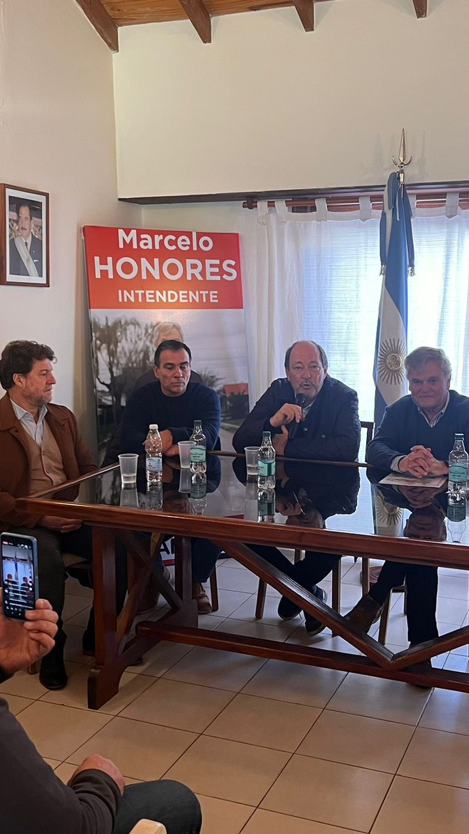 dgarciarena's tweet photo. Junto a @SanzErnesto y @ArielMBordaisco presentes en Miramar, acompañando al futuro Intendente, Enrique Honores, con toda #LaFuerzaDelCambio que ya está lista para lo que viene. https://t.co/S8L9eCCJ2j