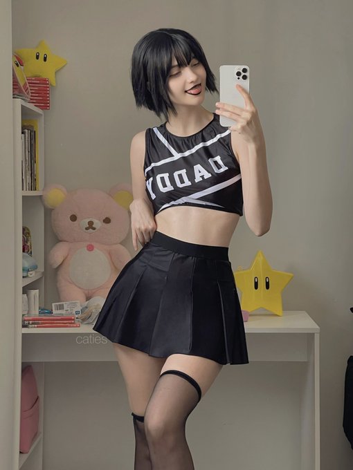 Watch Katie's leaked NSFW photo on TwXstars