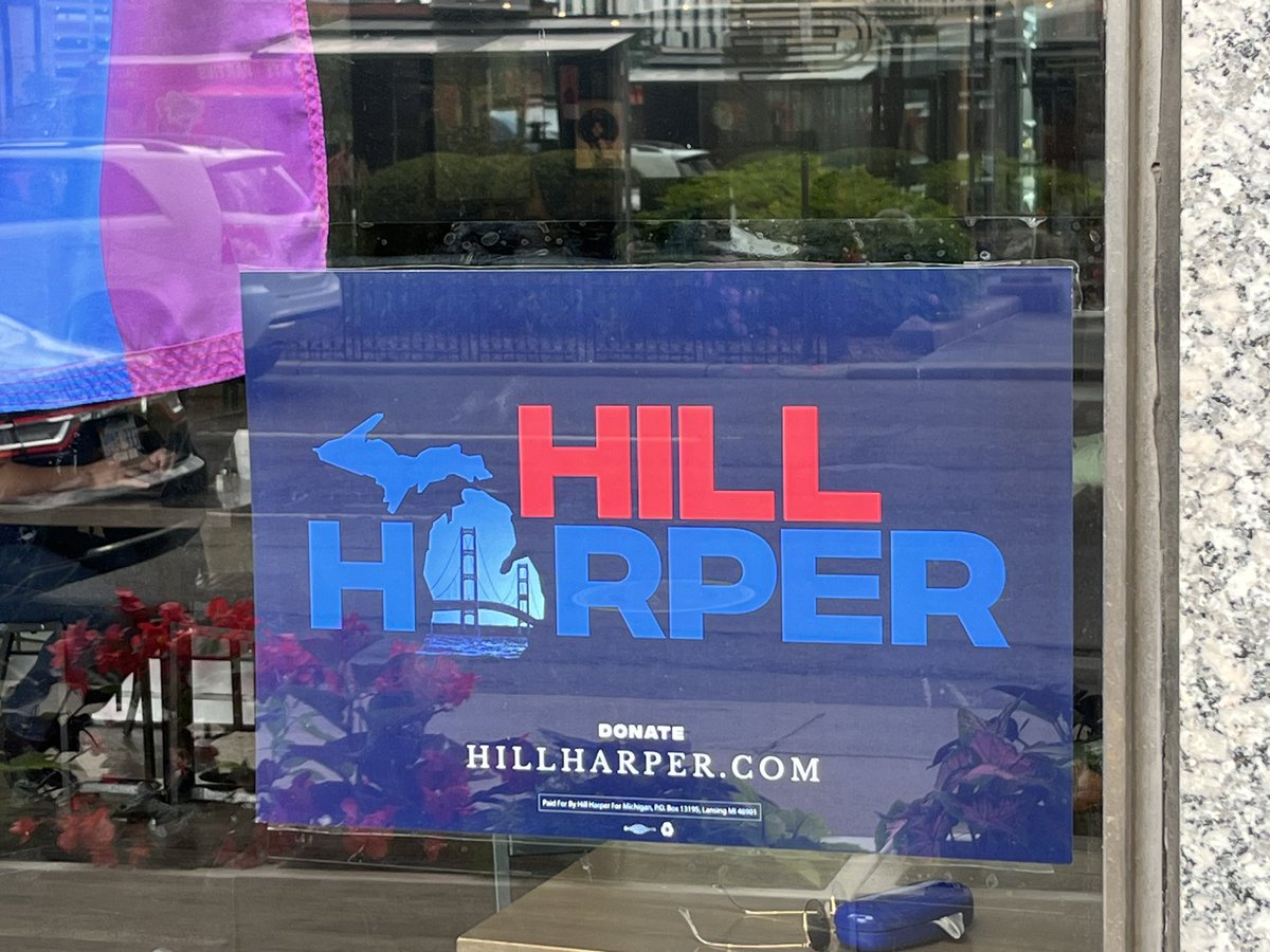 ChadLivengood's tweet photo. First @hillharper campaign signs in the wild.

And by wild I mean the windows of the Roasting Plant coffee shop he owns in downtown Detroit. 

#MSEN https://t.co/vsG2EEGcxt