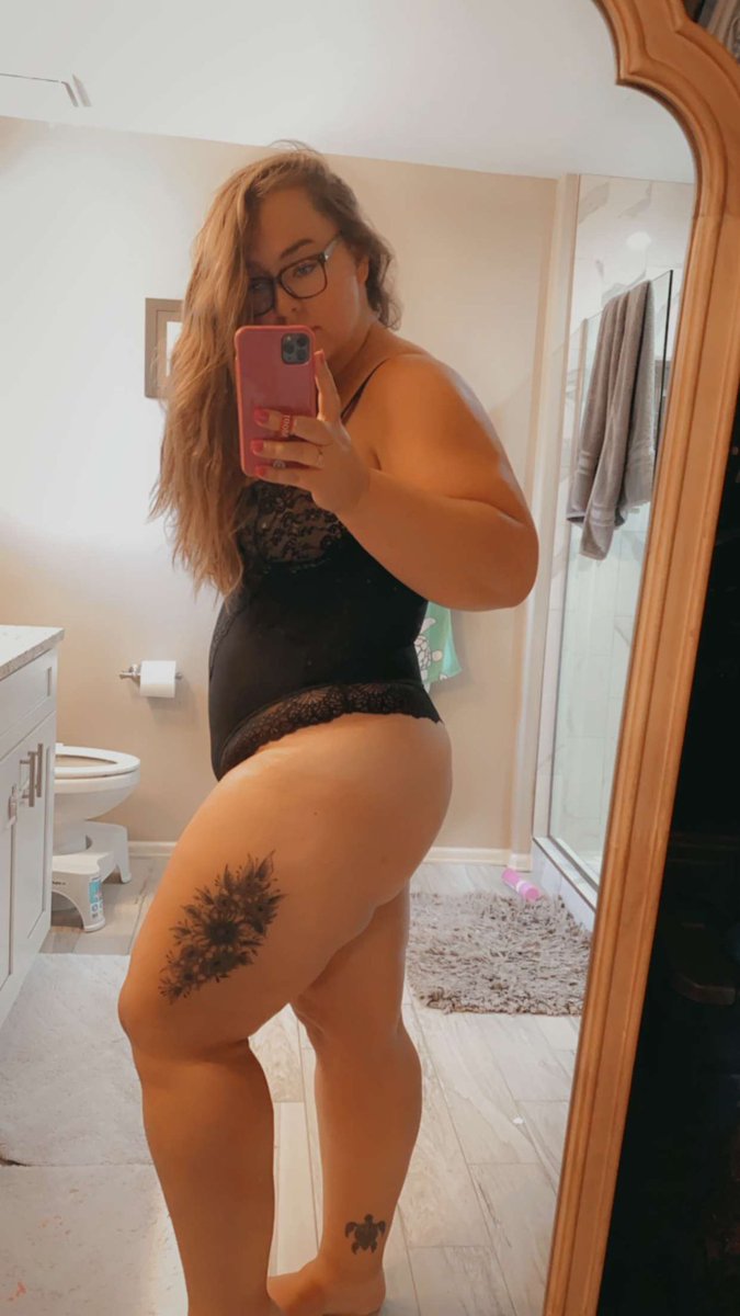 LillyRa63265637's tweet photo. I feel like the tattoo makes everything better. Snap me lillyrae991 https://t.co/SWvVYnT8ot